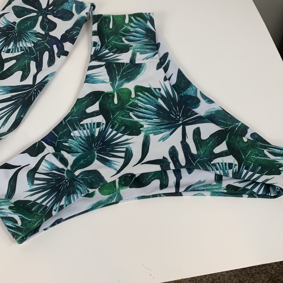 2 pc. Green/white flowered bikini has no tags. Bando top high waisted bottoms - Picture 3 of 5
